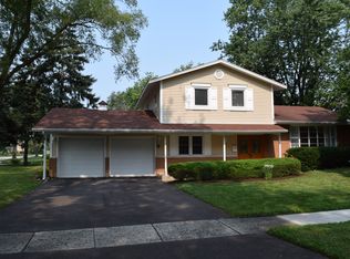 1224 E Thurston Dr, Palatine, IL 60074