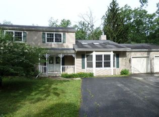 320 Bayonne Ave, Lake Bluff, IL 60044