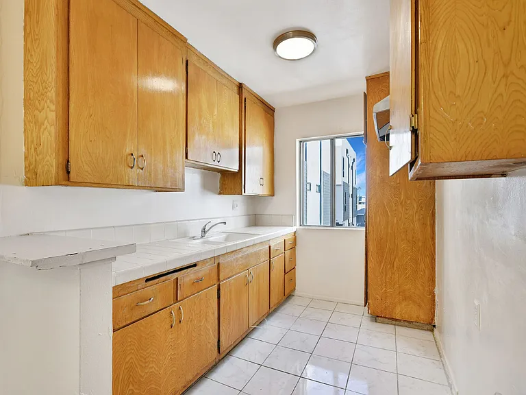 4522 Saint Charles Pl #8 — Photo 6