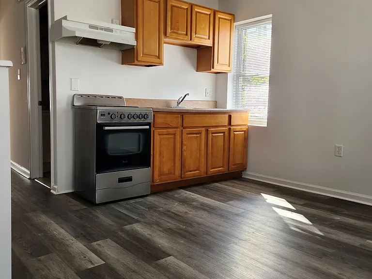 1840 Wharton St #3F — Photo 2