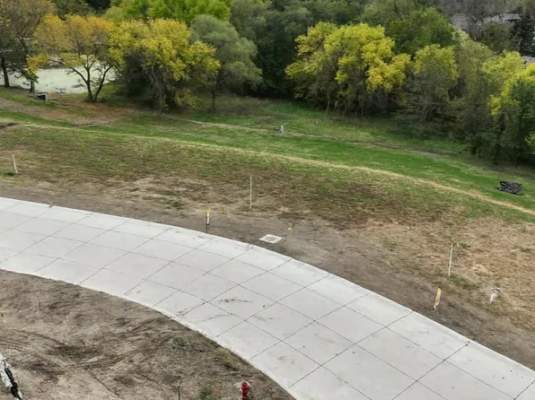 1845 Willow Ln, Crete, NE 68333