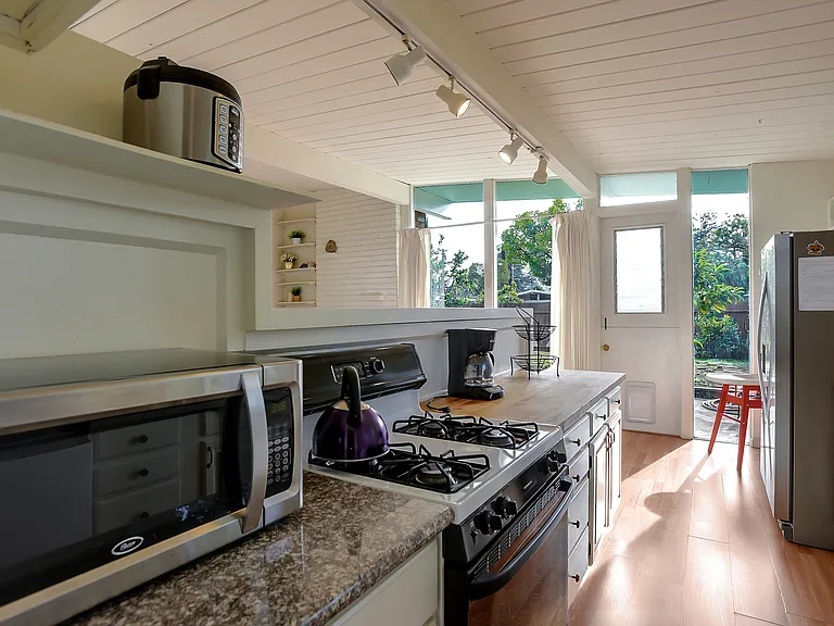352 Carolina Ln — Photo 10