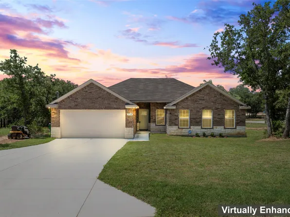 110 Lillys Ct, Runaway Bay, TX 76426