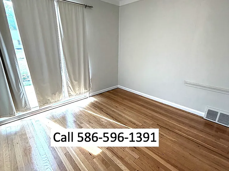 23131 David Ave — Photo 14