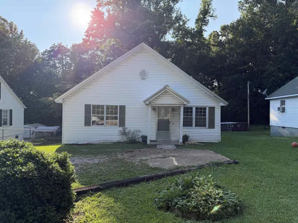 244 Oak St, Selmer, TN 38375