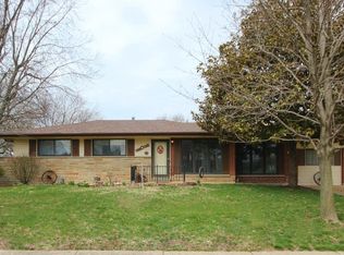 101 Sunset Dr, Hazelwood, MO
