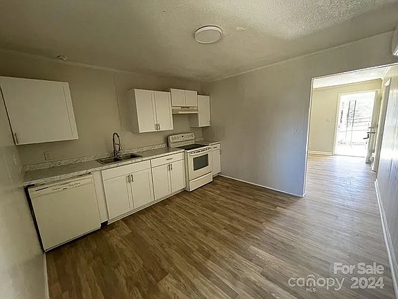 5th image of 225 E Sharpe St #B