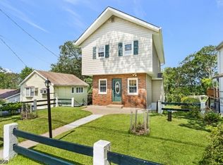 120 Vermont Trl, Hopatcong, NJ 07843