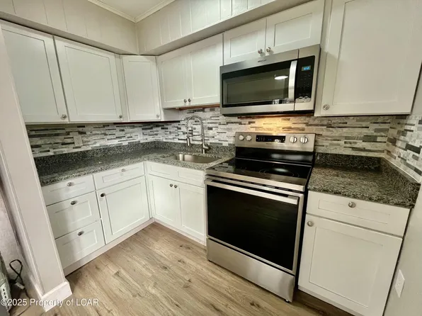 49 S Center Ave, Plymouth, PA 18651