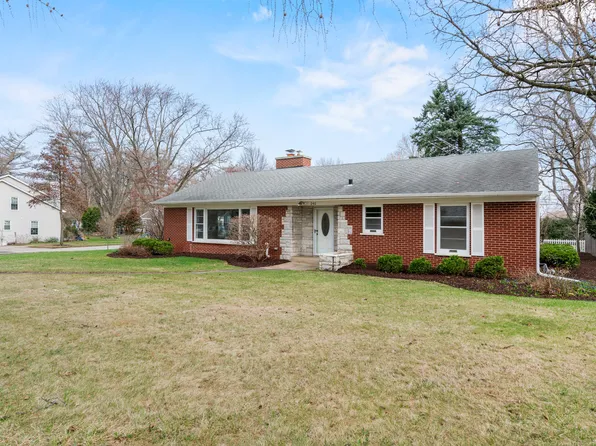 240 W Woodstock St, Crystal Lake, IL 60014