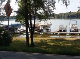 37326 Silver Circle Dr, Oconomowoc, WI 53066