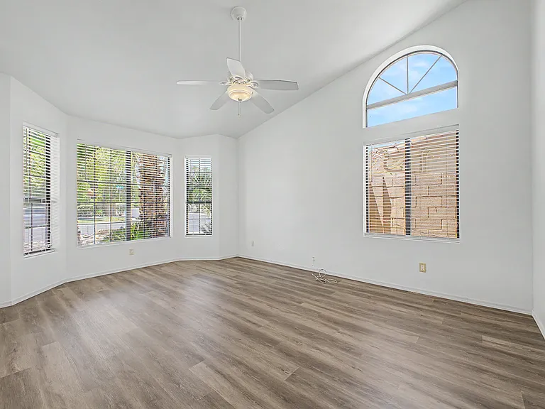 3103 N Meadow Ln — Photo 8
