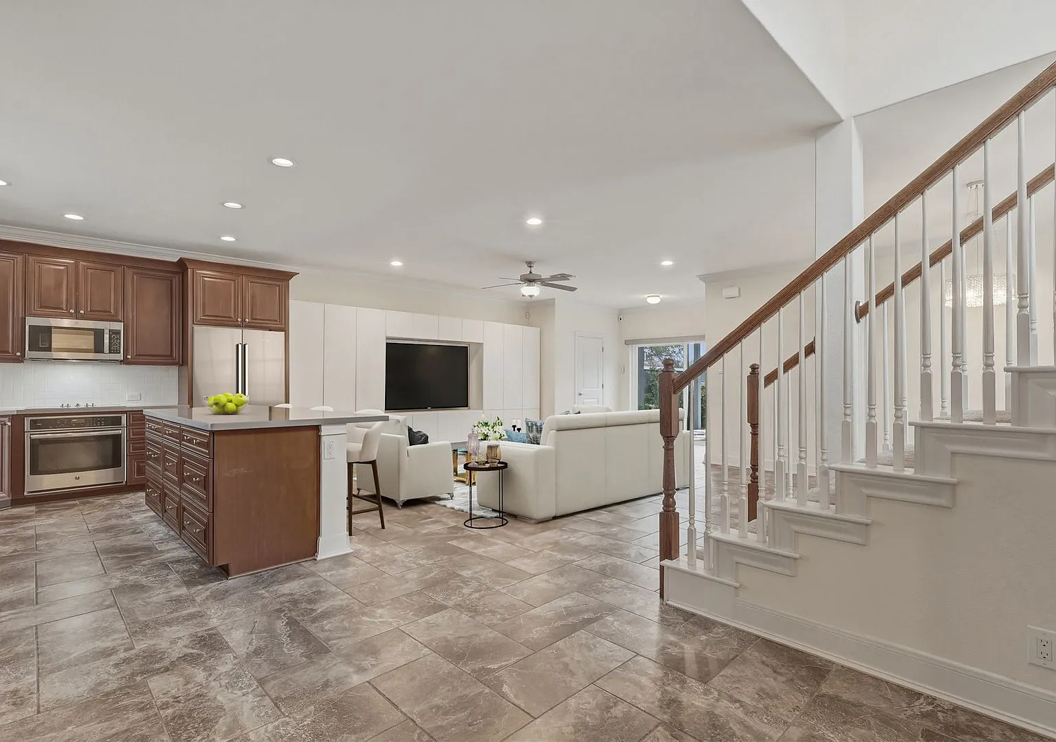 Urban Living in Lavaca Steps to Downtown & Southtown Dining — Photo 2