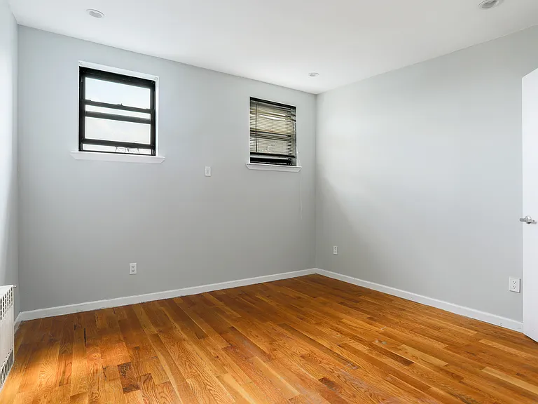 325 Melrose St #3L — Photo 9
