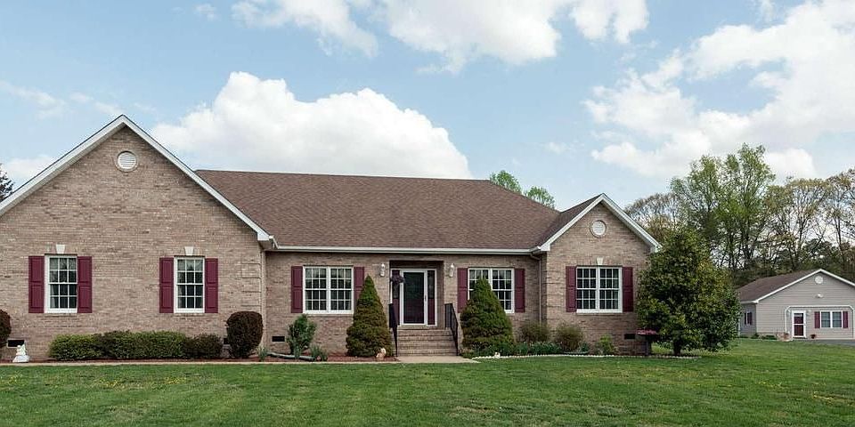 1st image of 15 Chapel Heights Dr