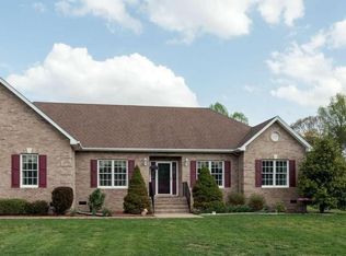 15 Chapel Heights Dr, Fredericksburg, VA 22405