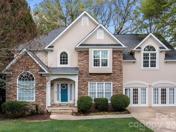 900 Muirfield Dr, Mooresville, NC 28115