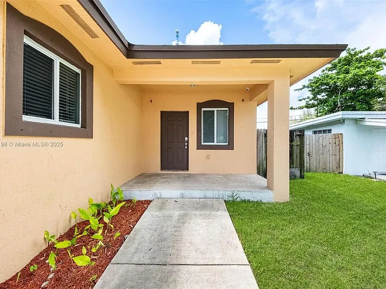 6124 SW 39th St — Photo 4