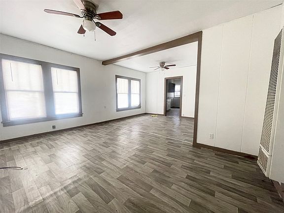 2nd image of 863 4th St SW