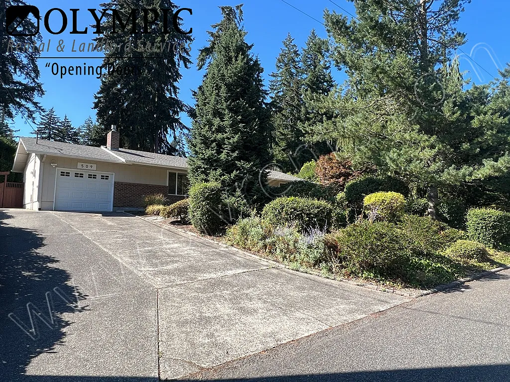 Newly Updated 2 Bedroom, 1.5 Bathroom Rambler — Photo 3
