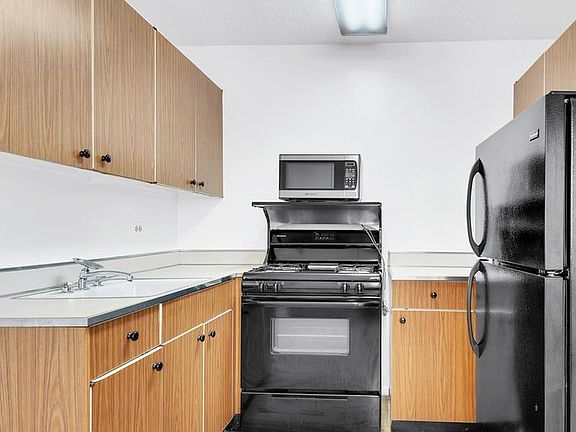 5th image of 80 Gold St APT 6A