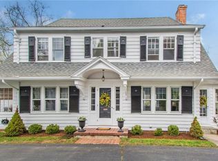 11 Foxcroft Rd, West Hartford, CT 06119