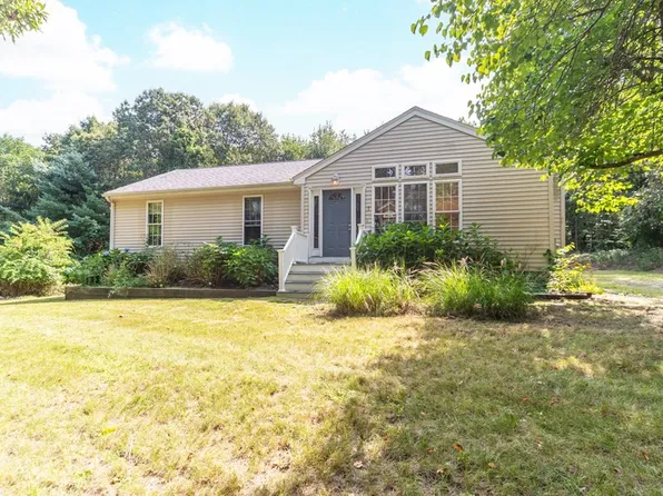 1 Morris Hope Ln, Berkley, MA 02779