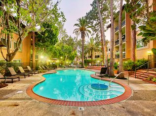 550 S Barrington Ave APT 3302, Los Angeles, CA 90049