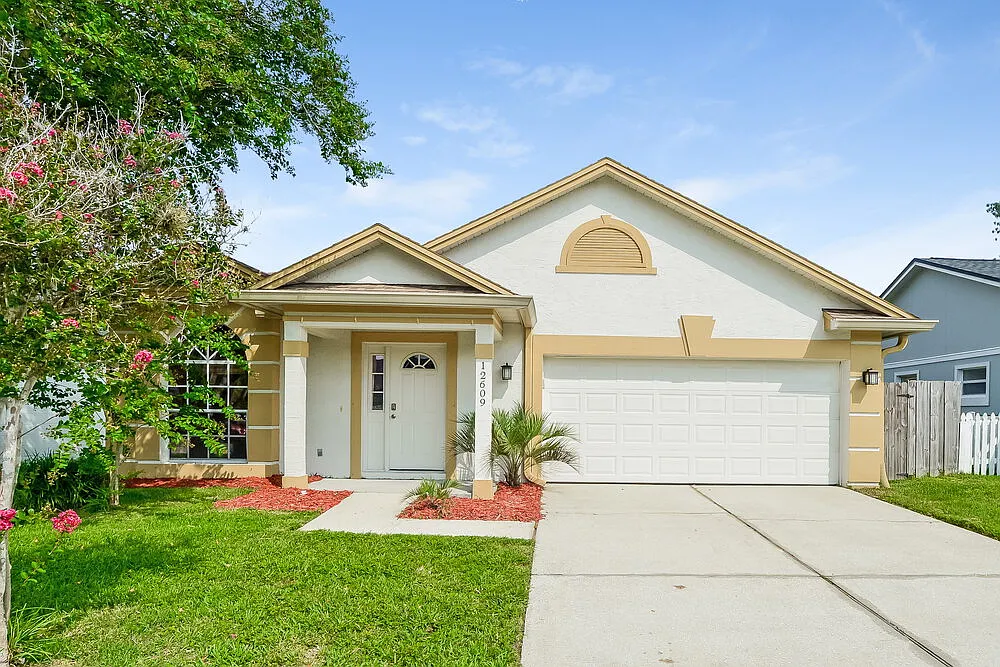 3 bed, 2.0 bath, 1447 sqft, $2,475 — Photo 1