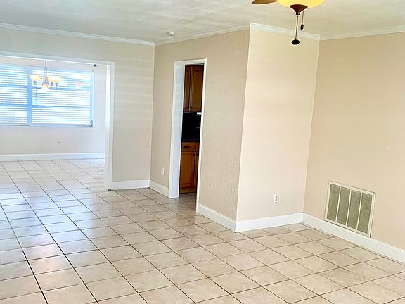 5th image of 2320 Black Oak Ln