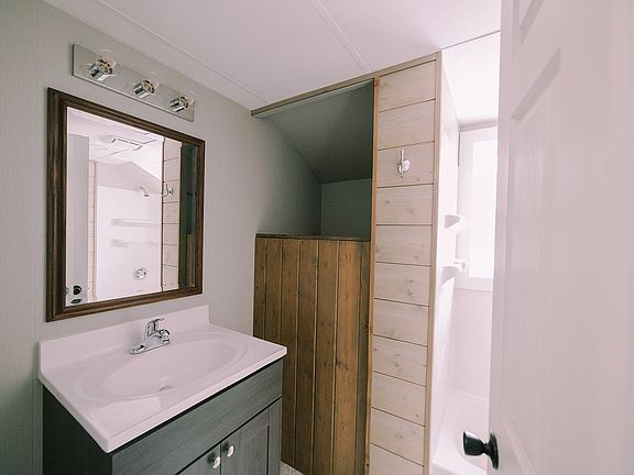 5th image of 300 Norway Ave #303