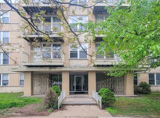 2501 W Touhy Ave APT 203, Chicago, IL 60645