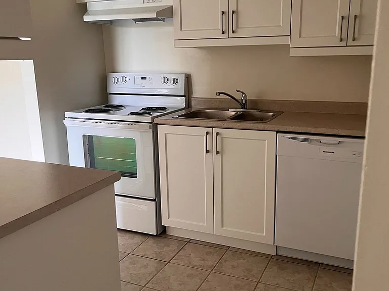 131 Edgehill Dr #O12 — Photo 3