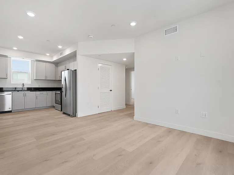 The Rosenell — Photo 69