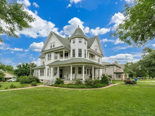 205 N Mulberry St, Eureka, KS 67045