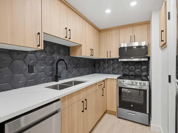 5404 10th Ave SE #209, Calgary, AB T2A 5G4