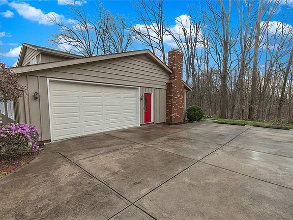 3rd image of 8653 Hollis Ln