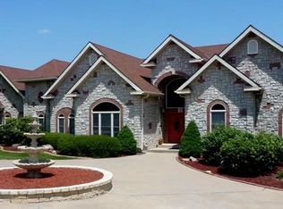 8855 Monticello Rd, Lenexa, KS 66227