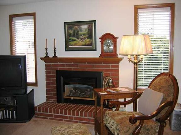 Family Room - Gas FP