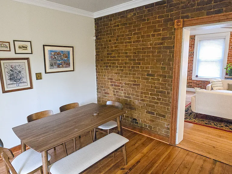 209 W Clay St — Photo 15