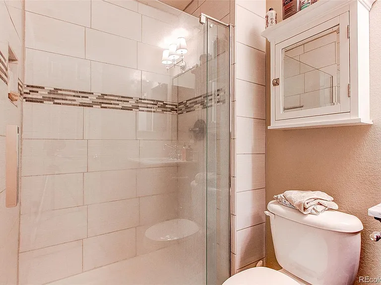 23527 Broadmoor Dr — Photo 21