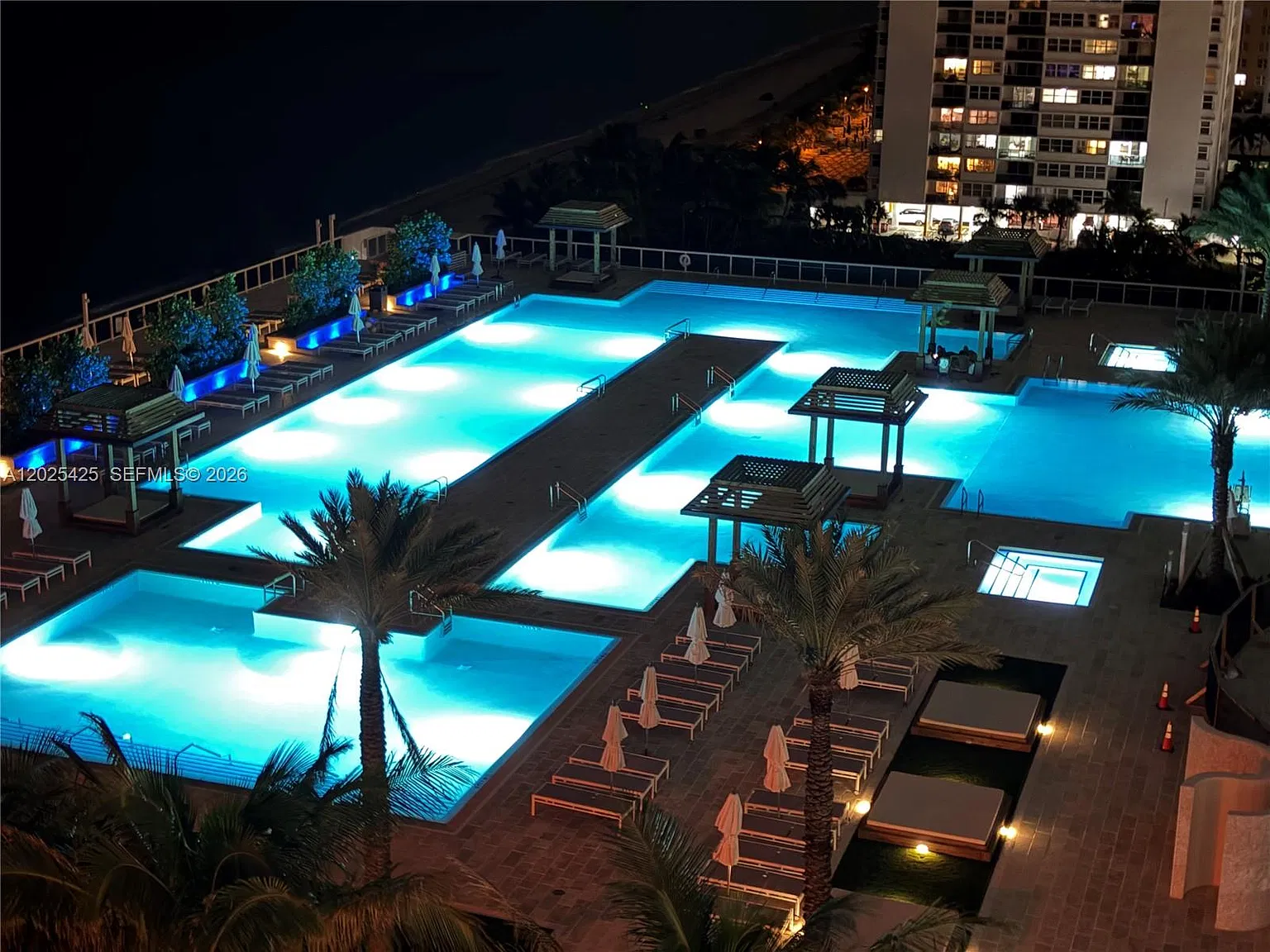 Beach Club Two — Photo 2