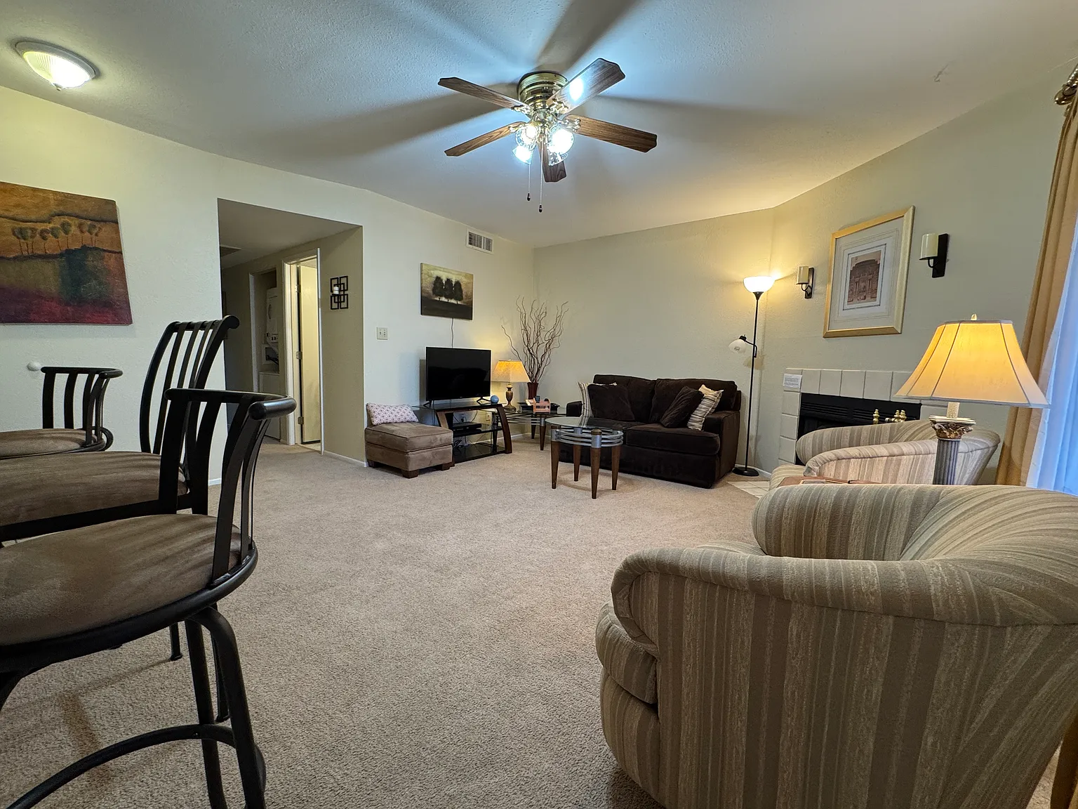 3 bed, 1195 sqft, $3,500 — Photo 2