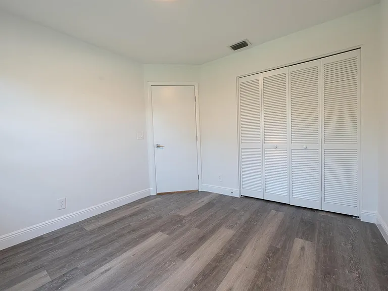 10651 Buttonwood Lake Dr — Photo 16