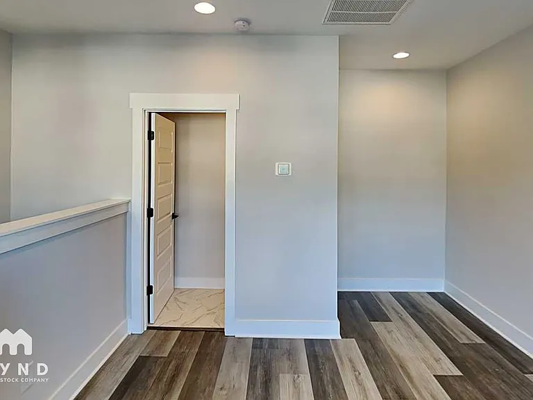 586 W End Dr — Photo 28