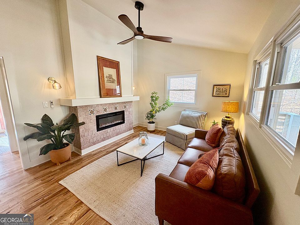 1st image of 338 Orchard Hill Rd