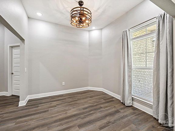 5th image of 3332 Lowery Dr