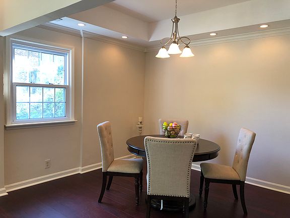 5th image of 119 Ladonna Blvd