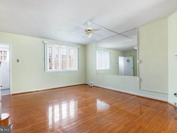 3rd image of 6611 Oakland St