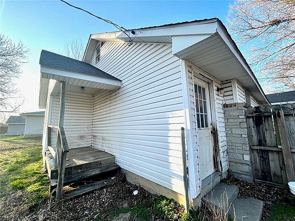 1601 W Hickory St, Nevada, MO 64772 | Zillow